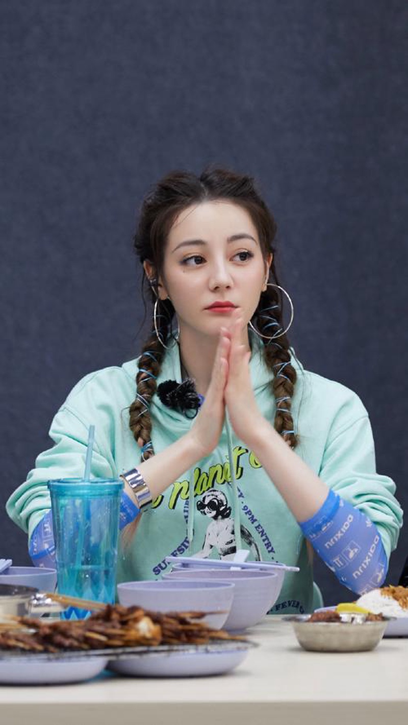 迪丽热巴黄景瑜到底啥情况？隐私挡道咱只能拐弯看这俩的神奇磁场！